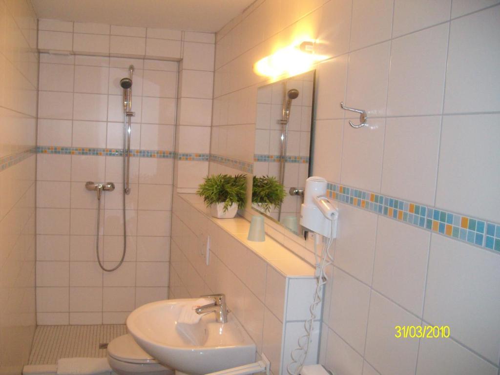 Hotel Gaestehaus Priester Limburg an der Lahn Rum bild