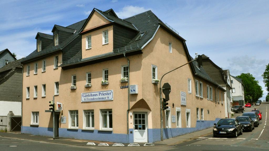 Hotel Gaestehaus Priester Limburg an der Lahn Exteriör bild