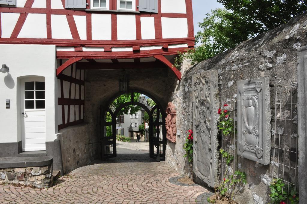 Hotel Gaestehaus Priester Limburg an der Lahn Exteriör bild