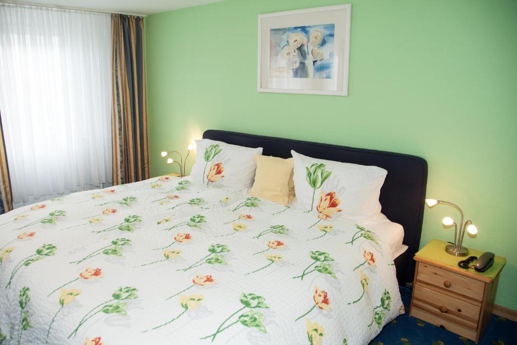 Hotel Gaestehaus Priester Limburg an der Lahn Rum bild