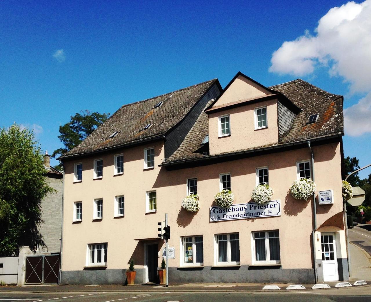 Hotel Gaestehaus Priester Limburg an der Lahn Exteriör bild